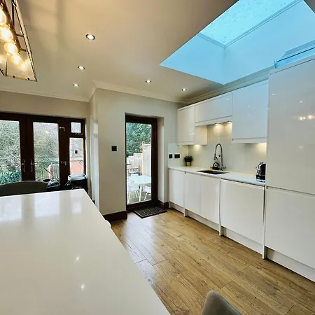 Spacious 6 Bed Residence In Wembly, Londres Exterior foto