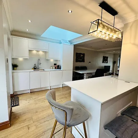 Spacious 6 Bed Residence In Wembly, Londres Exterior foto