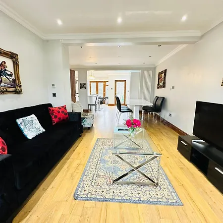 Spacious 6 Bed Residence In Wembly, Londres Exterior foto