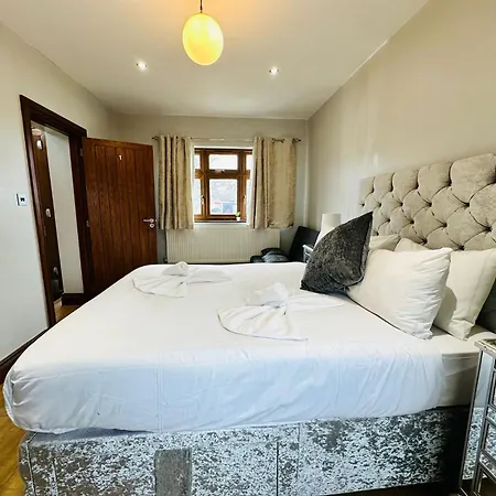 Spacious 6 Bed Residence In Wembly, Londres Exterior foto