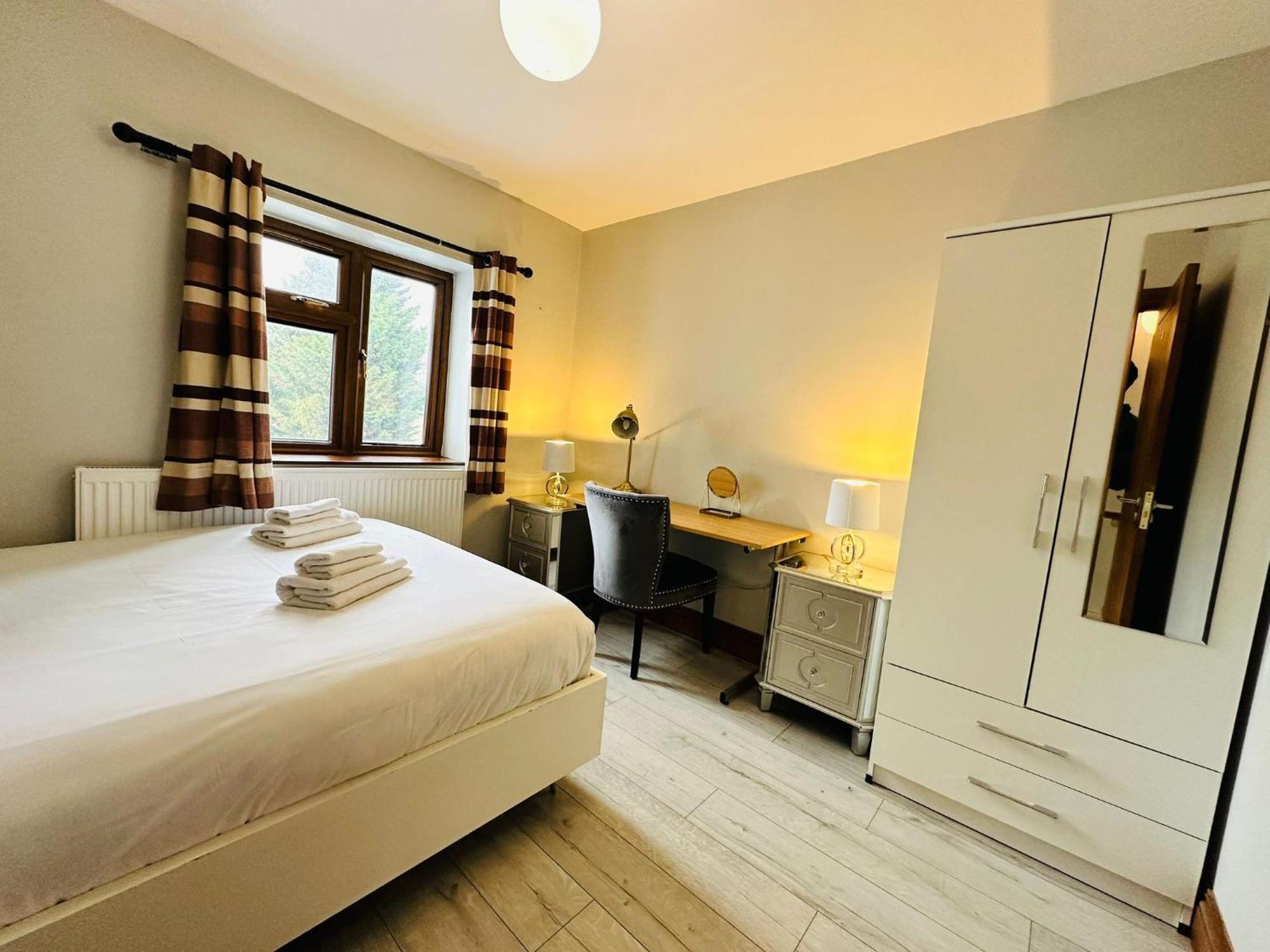 Апартаменты Spacious 6 Bed In Wembly, *