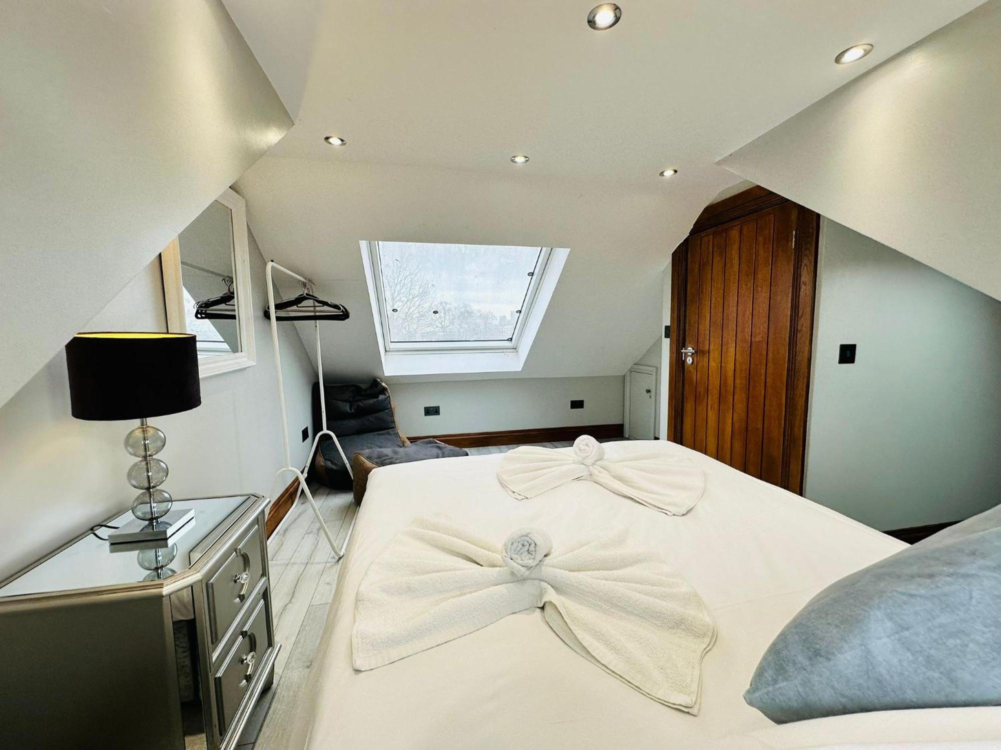 Spacious 6 Bed In Wembly, Apartment *