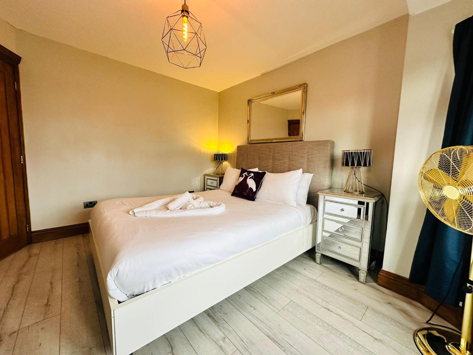Spacious 6 Bed In Wembly,