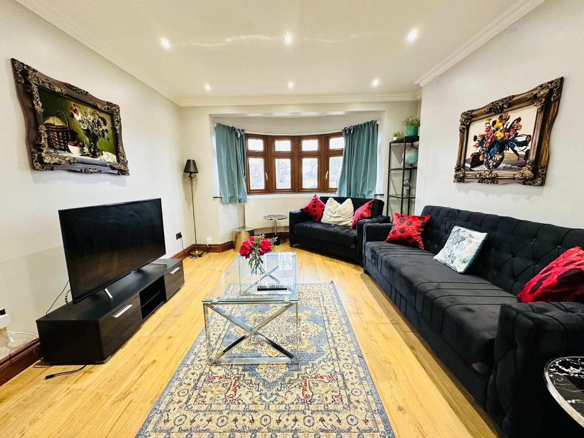 Апартаменты Spacious 6 Bed In Wembly, Лондон