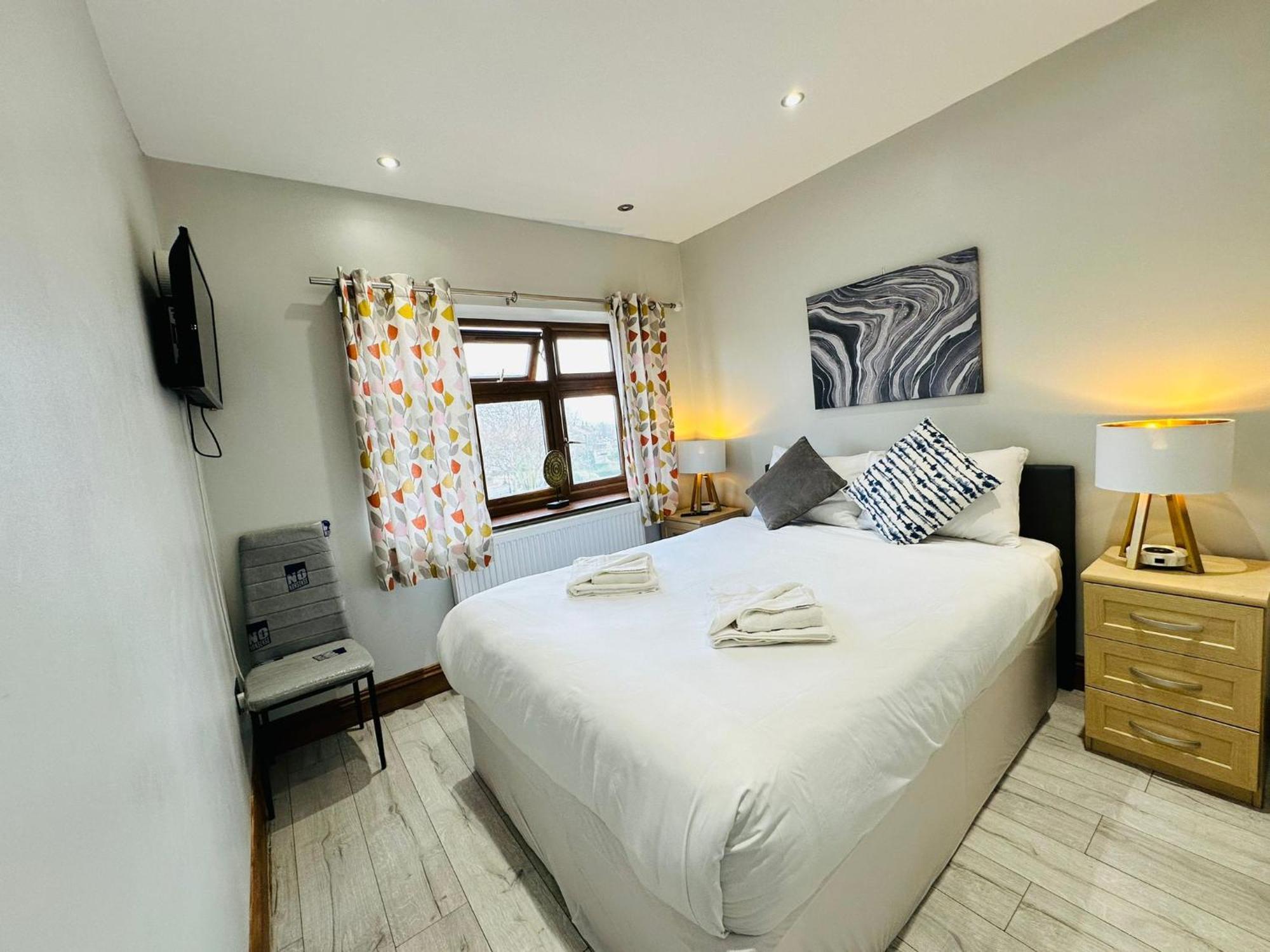 Spacious 6 Bed In Wembly, London