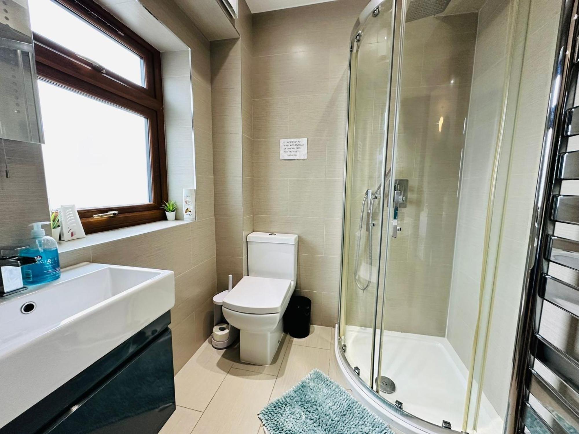 Spacious 6 Bed In Wembly, Apartment *