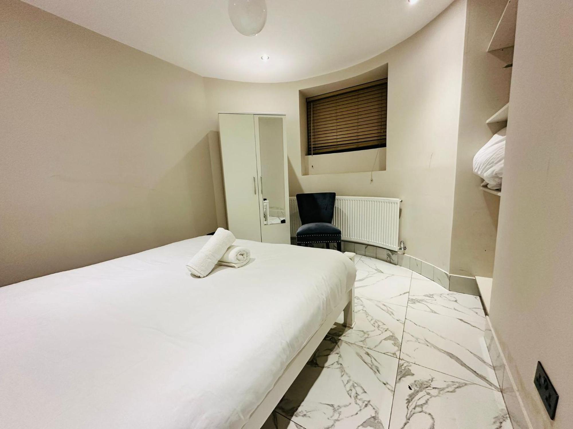 Spacious 6 Bed In Wembly, * Лондон
